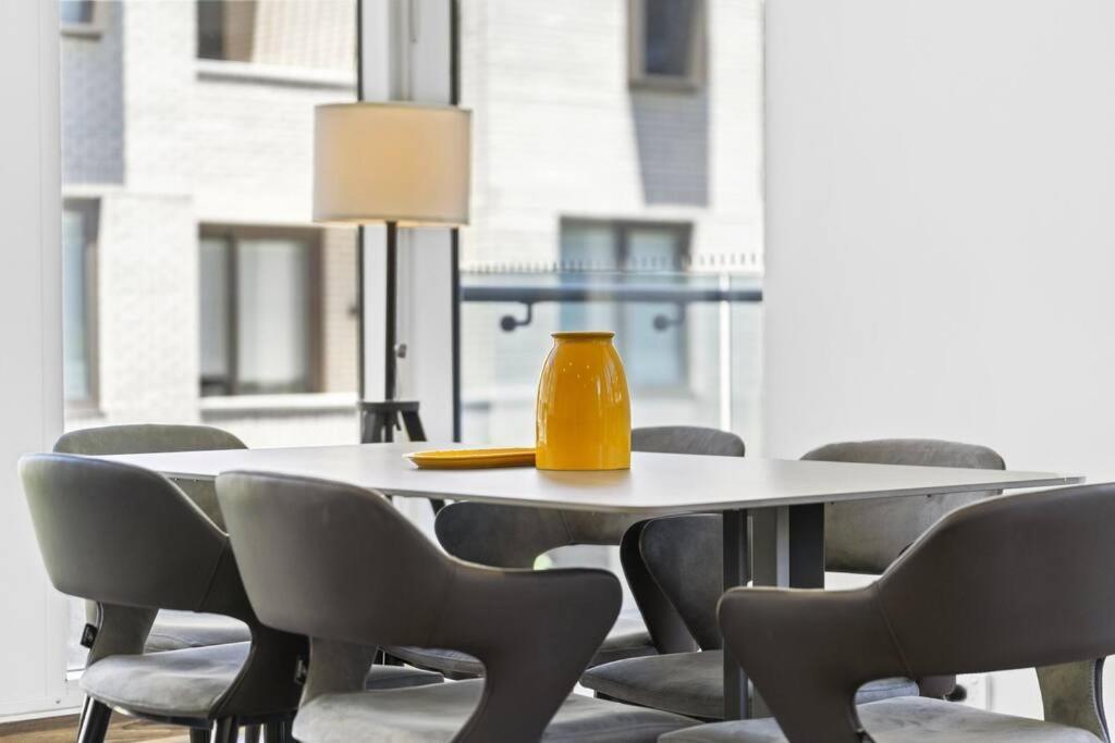 Zetland Delight 2-bedroom With Pool & Gym Apartment Sydney
