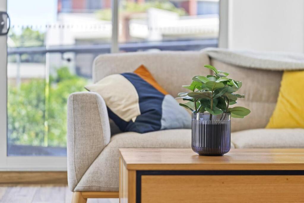 Zetland Delight 2-bedroom With Pool & Gym Apartment Sydney